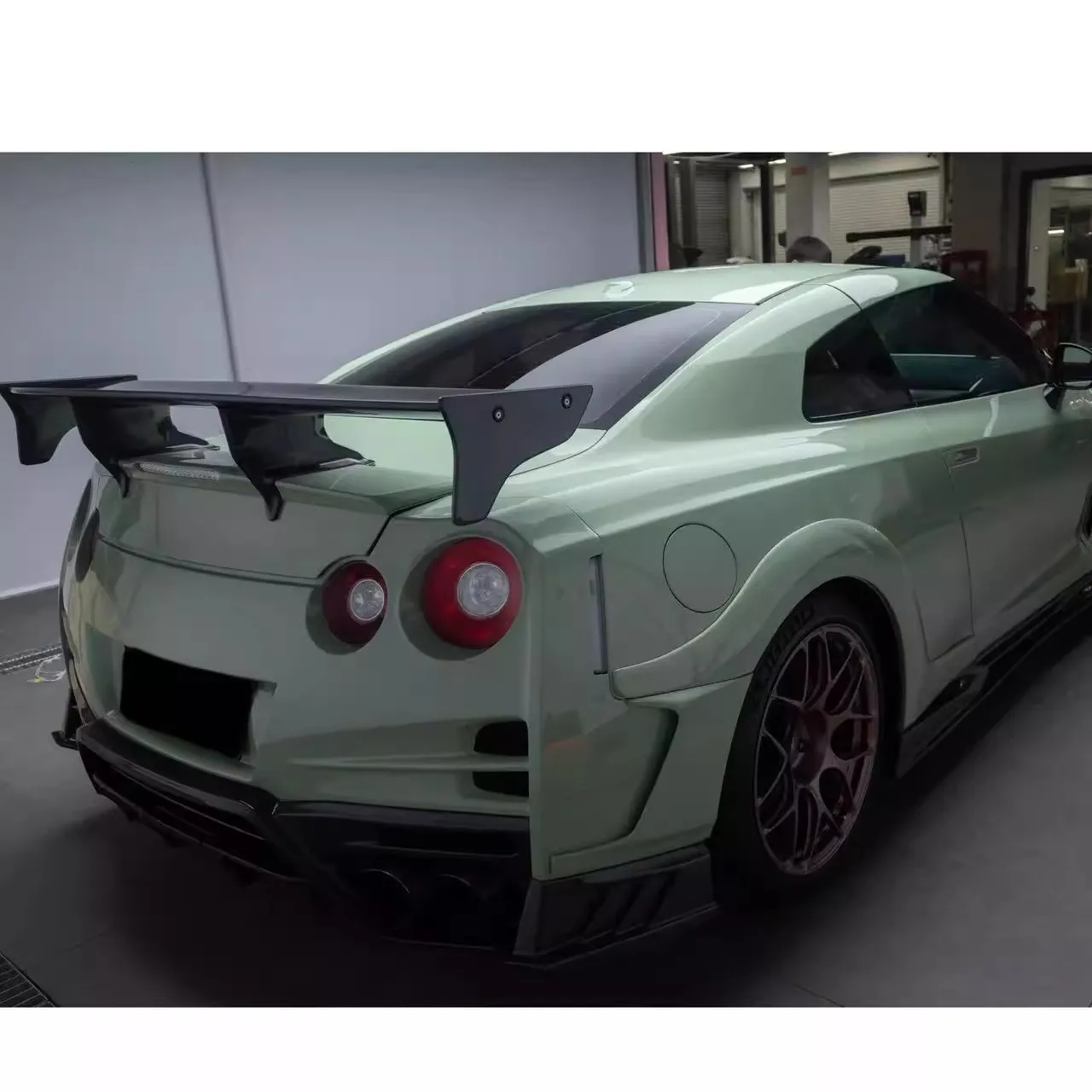 Alerón trasero de fibra de carbono para Nissan GT-R R35 - imagen 3