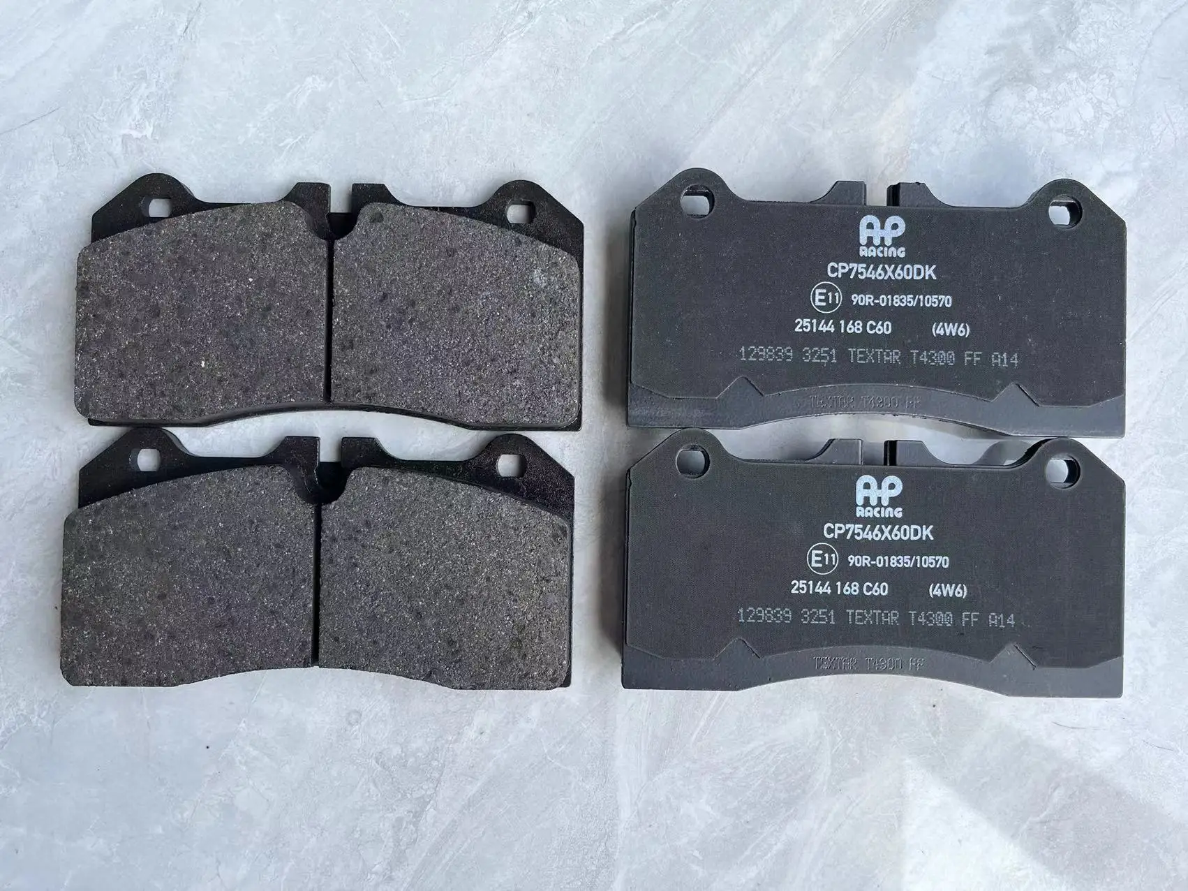 Pastillas de freno traseras con acabado cerámico de carbono