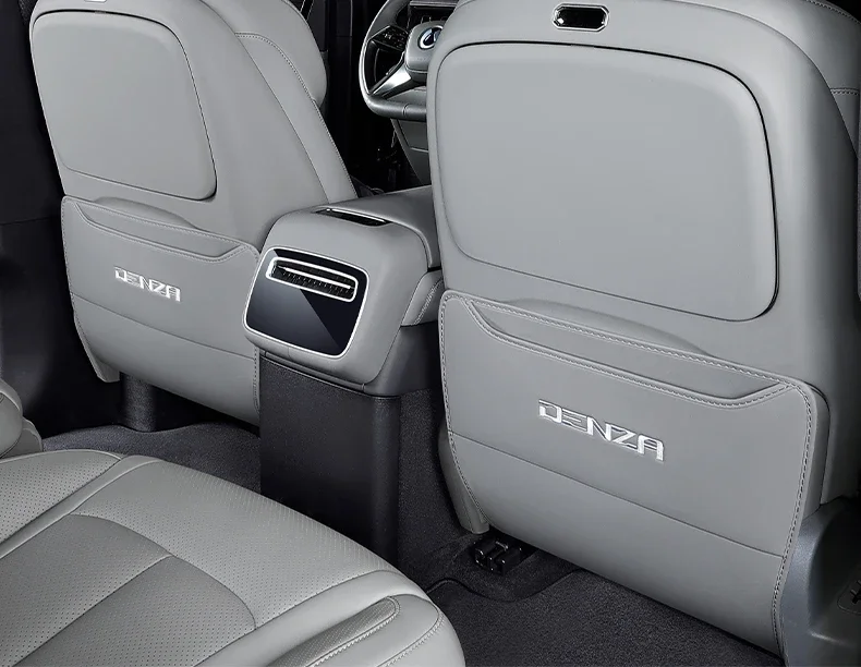 Almohadilla antipatadas para respaldo de asiento en uso
