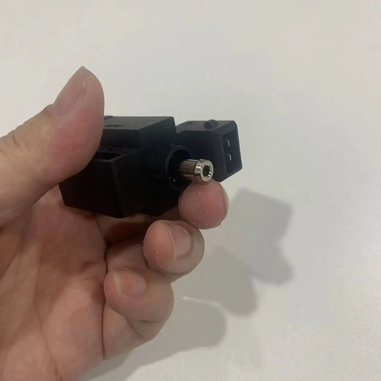 Válvula solenoide turbo OEM 30670449 para Volvo S60, S40 y V50 - imagen 2