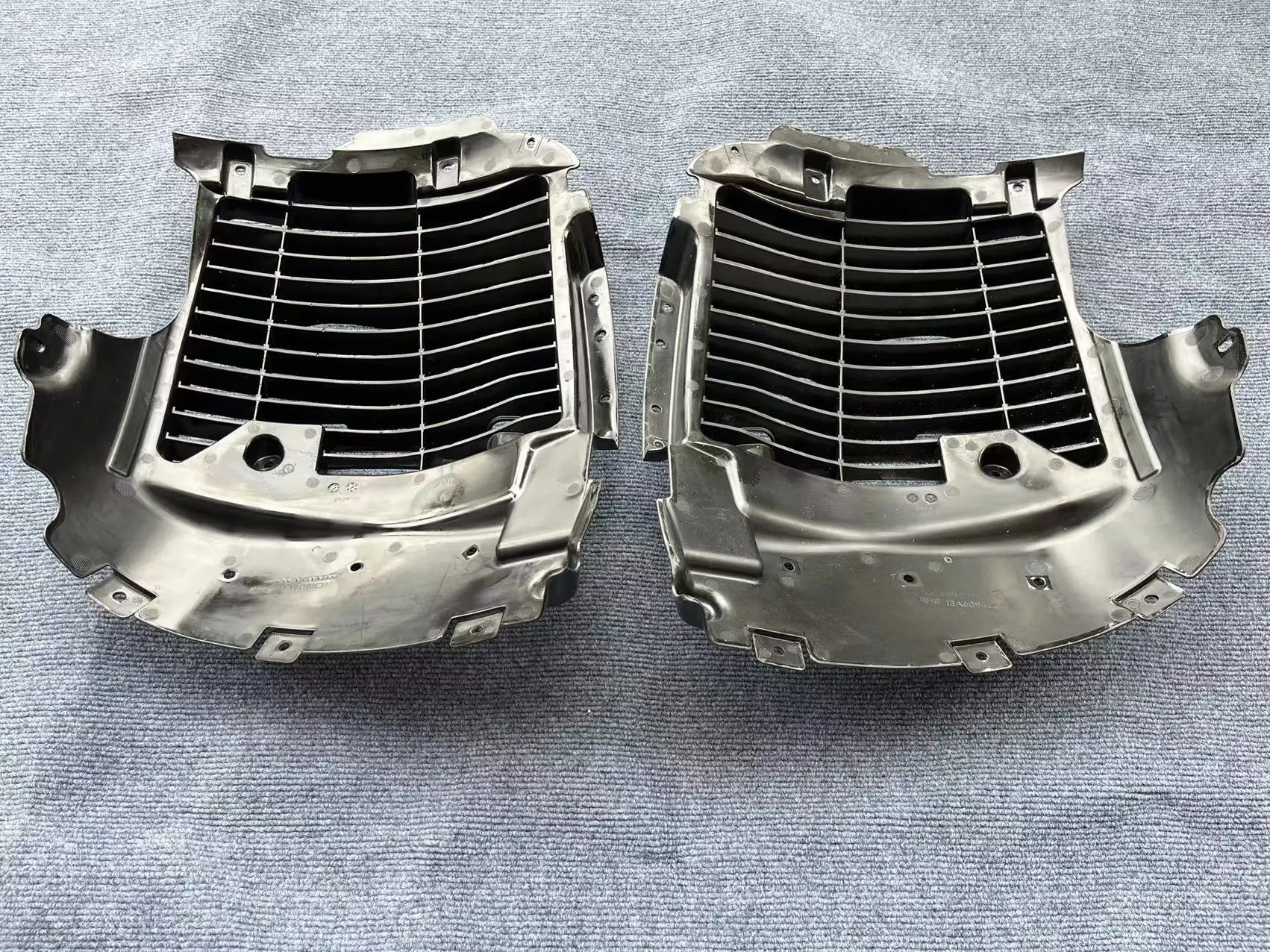 Revestimiento de arco de rueda delantera