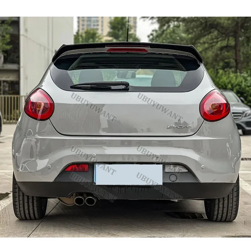 Alerón trasero alto negro brillante FIAT Bravo II 2006-2016