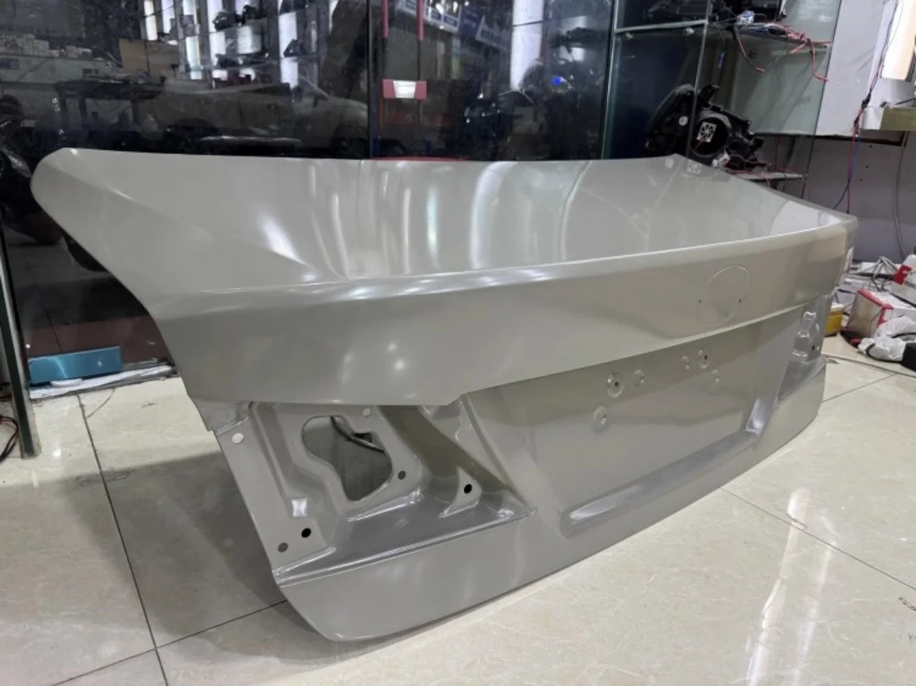 Moldura de maletero sin pintar para Toyota Crown 2015-2018 - imagen 4