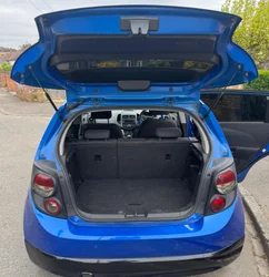 Amortiguadores de portón trasero para Chevrolet Aveo T300 2011-2020