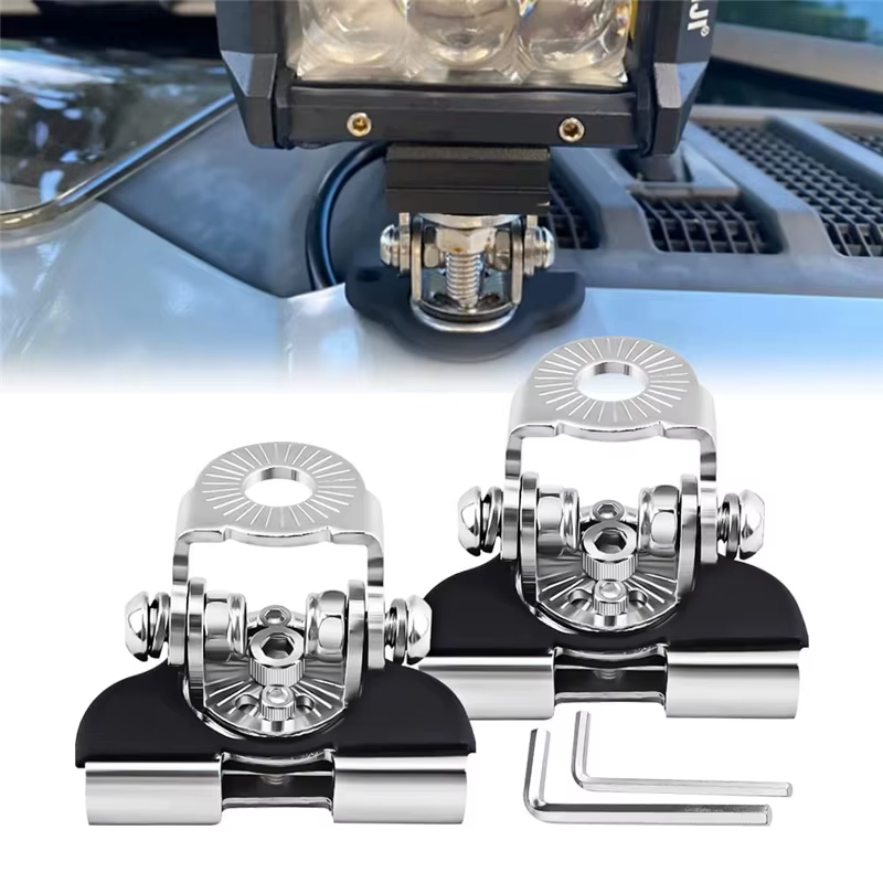Soporte universal para barra de luz LED instalado en el capó de un vehículo