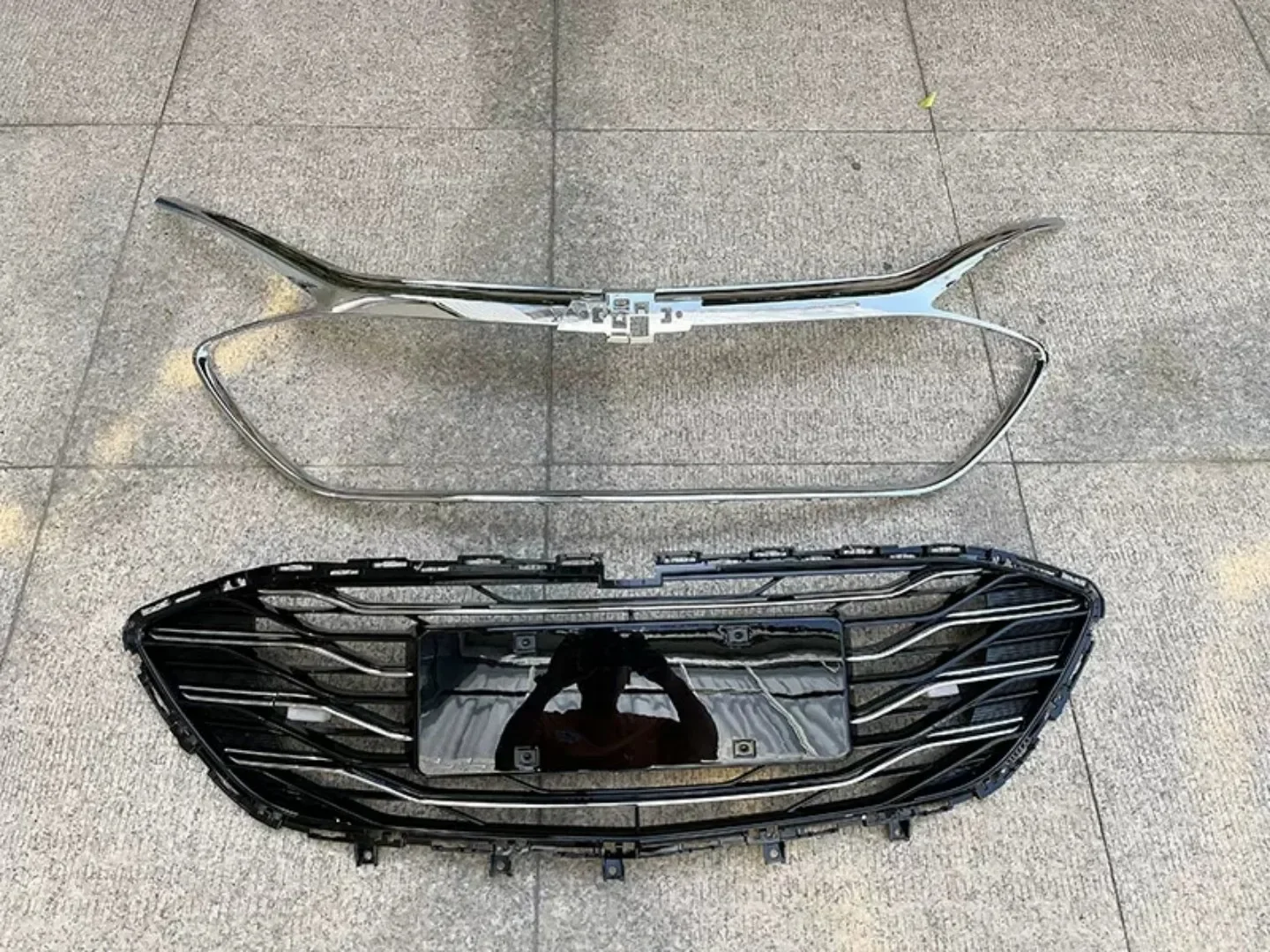 Detalle del marco de rejilla inferior para Chevrolet Malibu XL