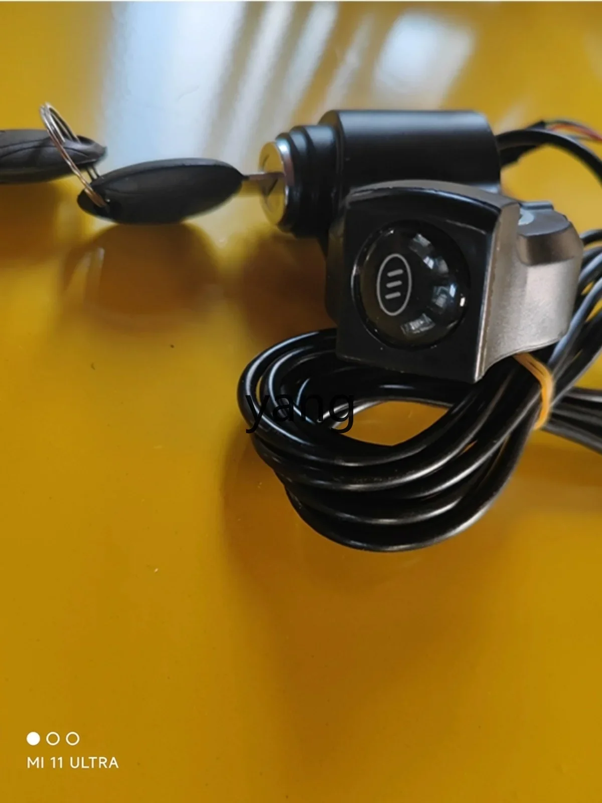 Cerradura eléctrica universal para tablero de partición - imagen 3