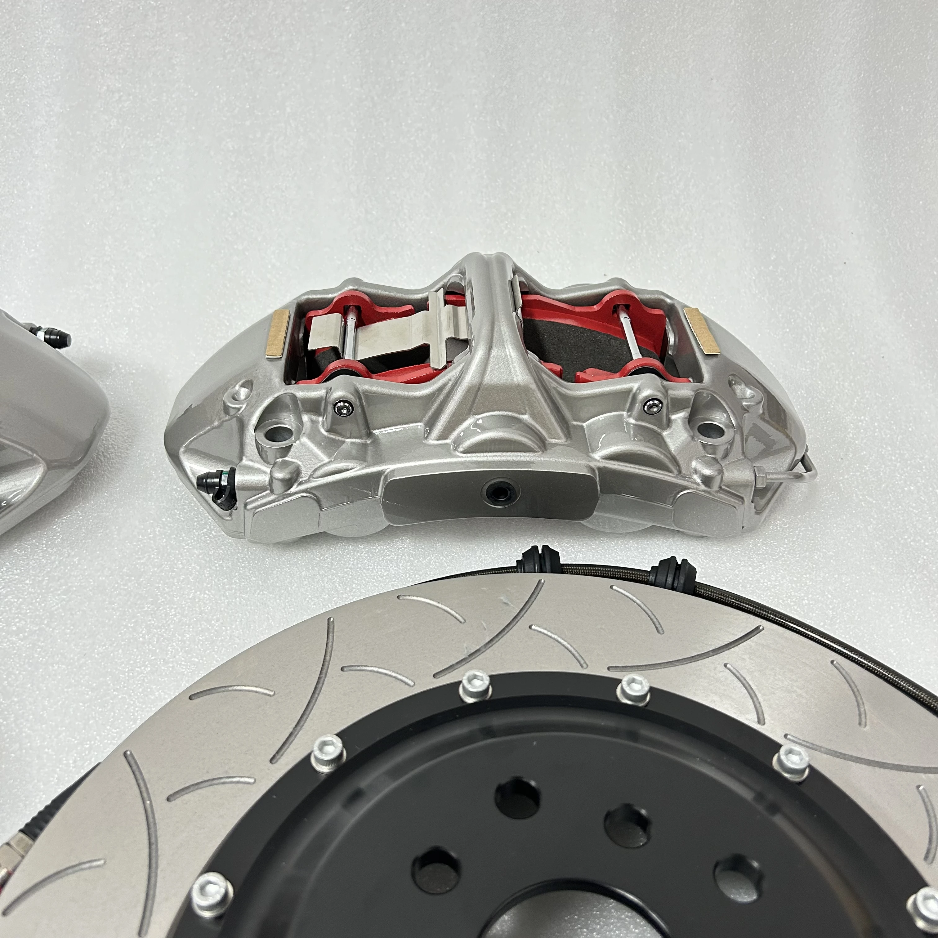 Kit de pinzas de freno GT6 de 6 pistones para BMW E87, E90 y F10 M5 - imagen 2