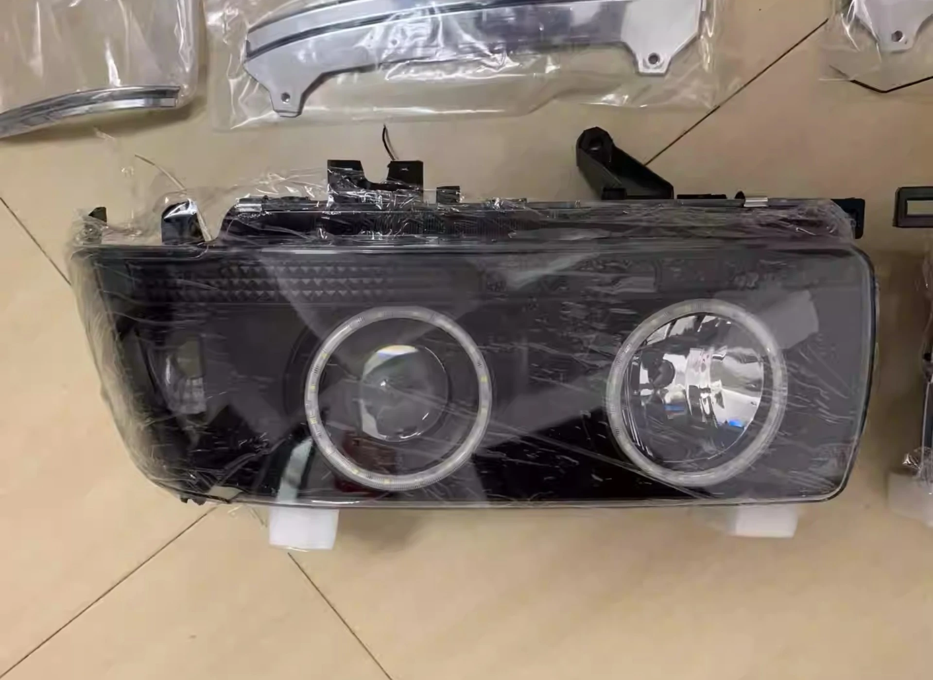 Faro delantero Toyota Land Cruiser FZJ80 con luz diurna e intermitente - imagen 2