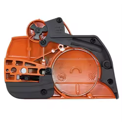 544097902 Tapa lateral embrague y freno cadena – Husqvarna 445/450