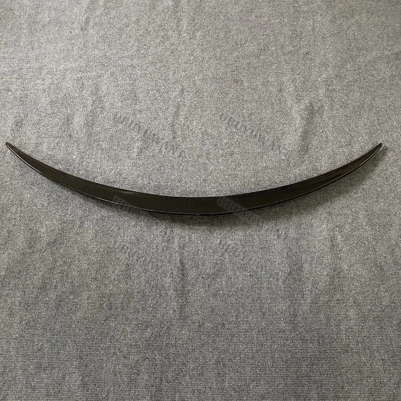 Detalle del acabado de fibra de carbono del alerón