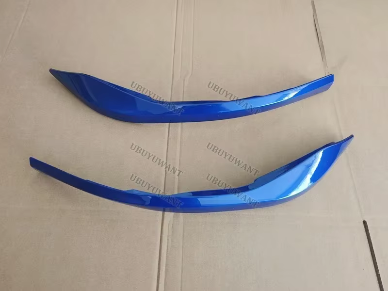 Detalle del embellecedor lateral para VW Golf MK8