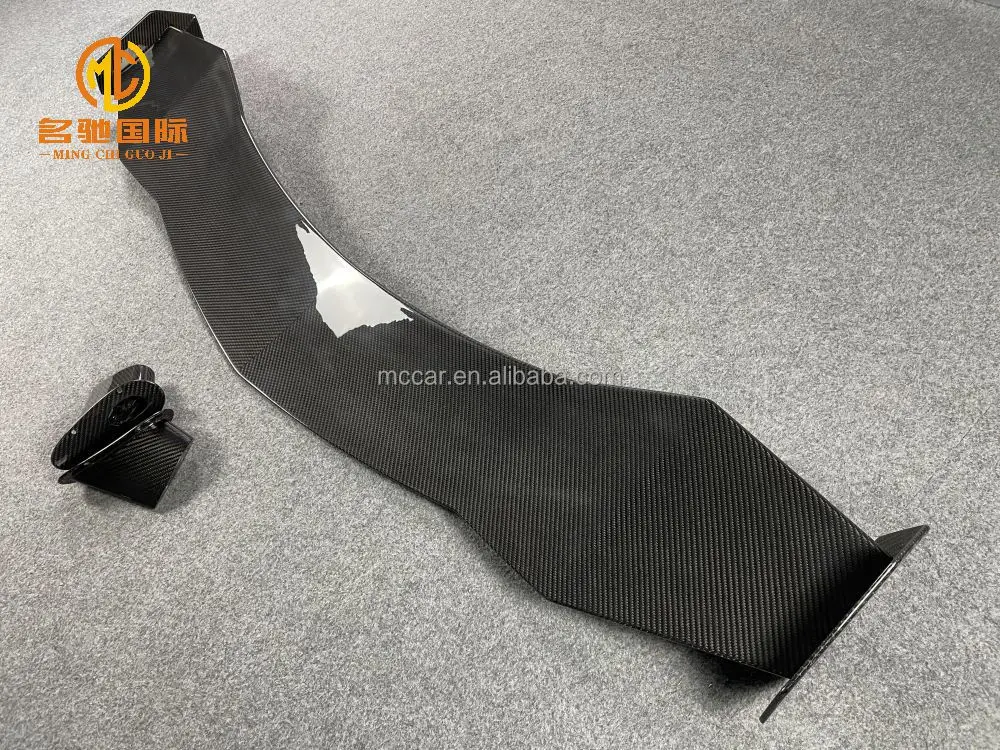 Alerón trasero fibra de carbono estilo Man-sory para Lamborghini URUS - imagen 4