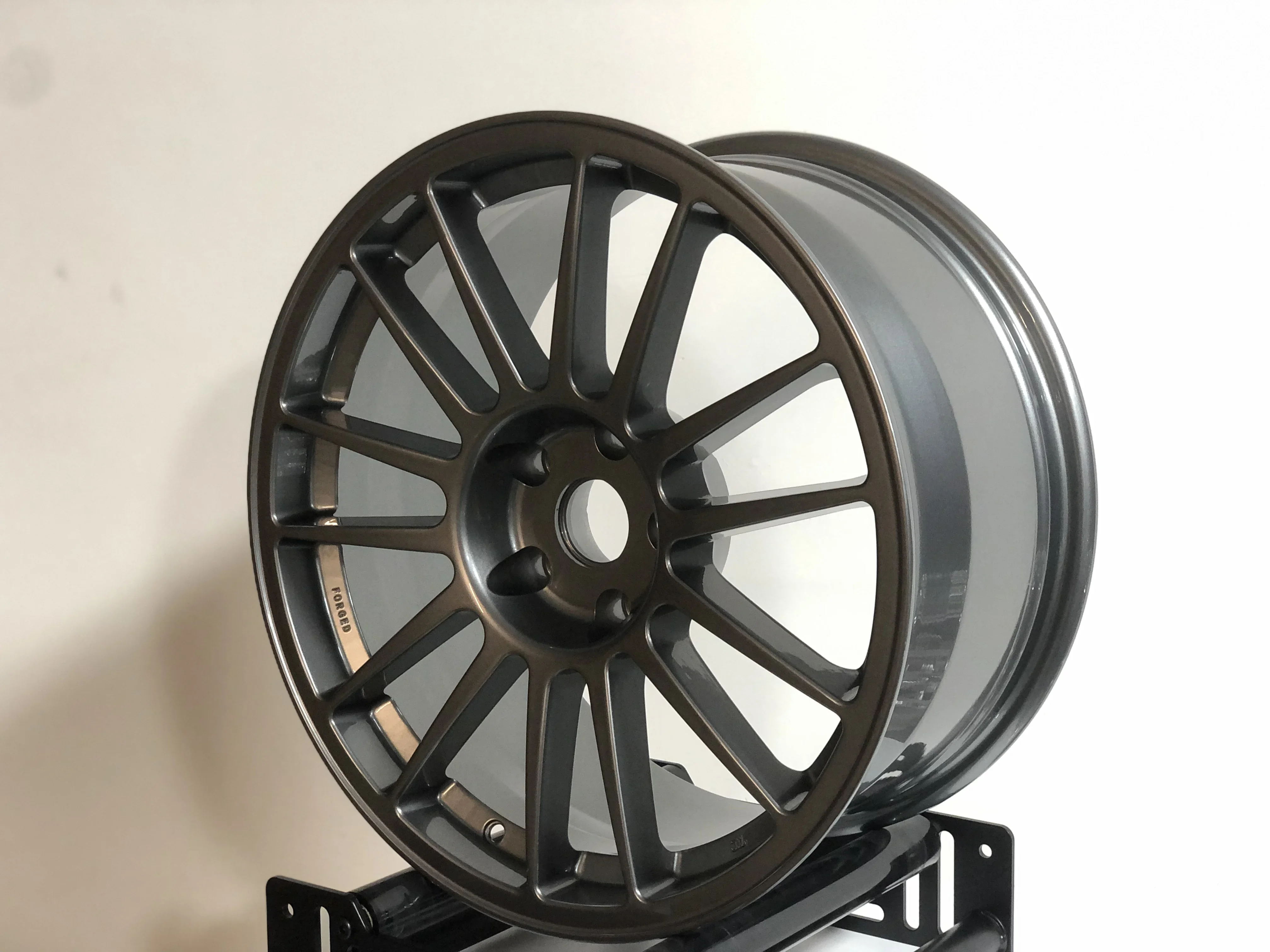 Llanta forjada 18 pulgadas 5x114.3 ET25 gris brillo para BBS EVO 9 - imagen 2