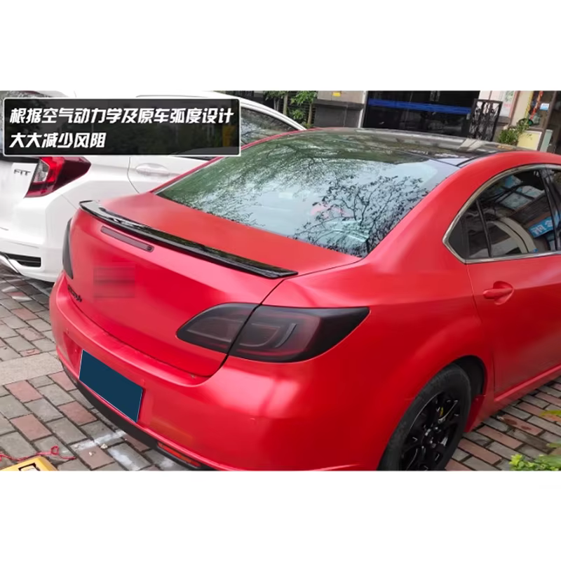 Detalle del alerón trasero negro para Mazda 6