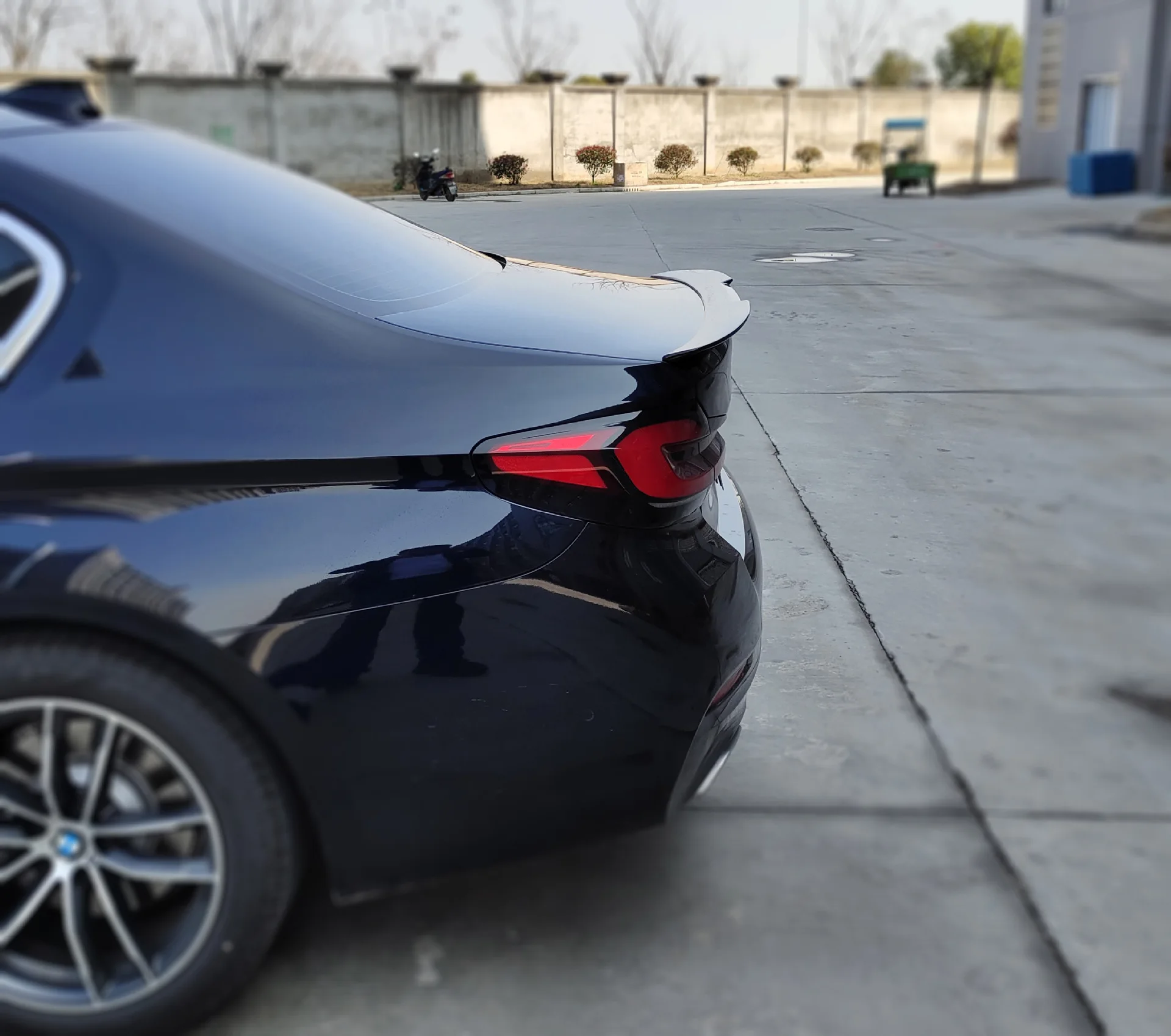 Para BMW 5 Series 2021 + años G30 G38 parachoques delantero de coche kit de carrocería de cola de barbilla cola de hoja M patrón de marca de agua negro mate brillante - imagen 5