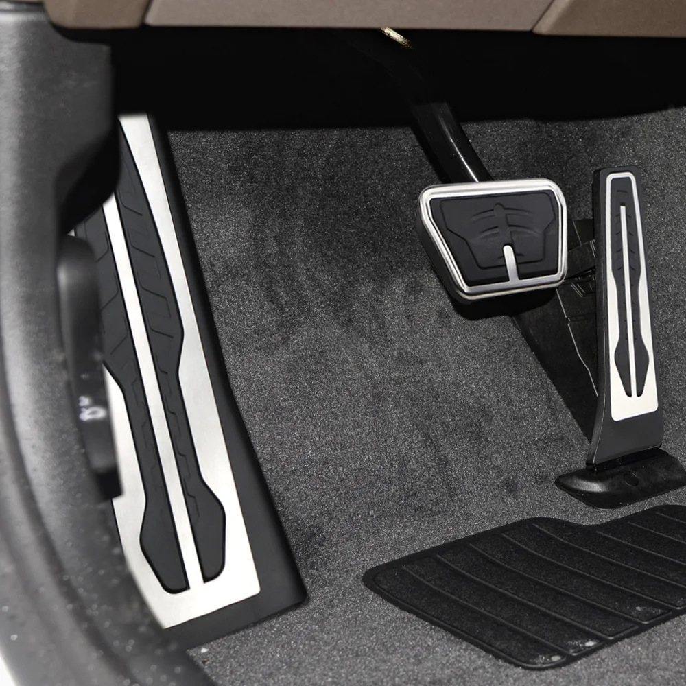 Pedalera BMW Serie 5 G30/G31 con cubierta de acero inoxidable