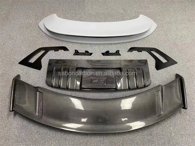 Detalle del acabado brillante y la doble cubierta del alerón
