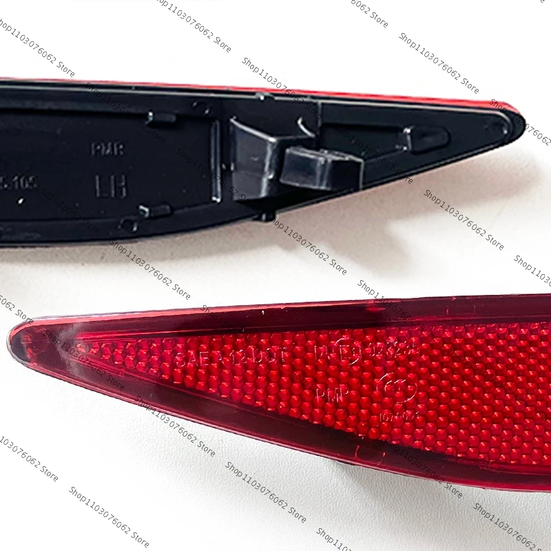 Reflectores paragolpes traseros rojos 5GG945105/106 – VW Golf 7 - imagen 5