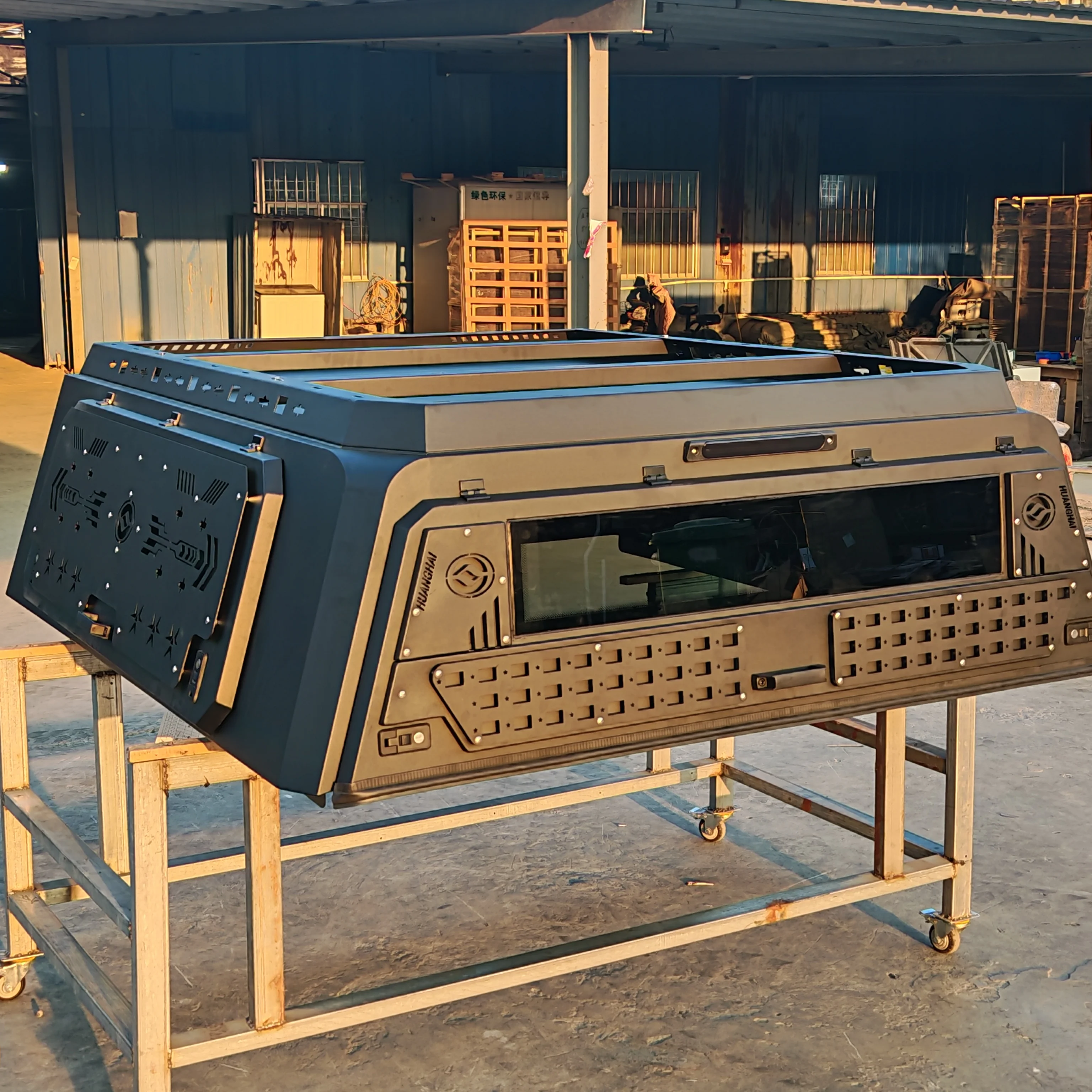 Tapa rígida de acero impermeable para caja de pickup con cierre manual - imagen 4
