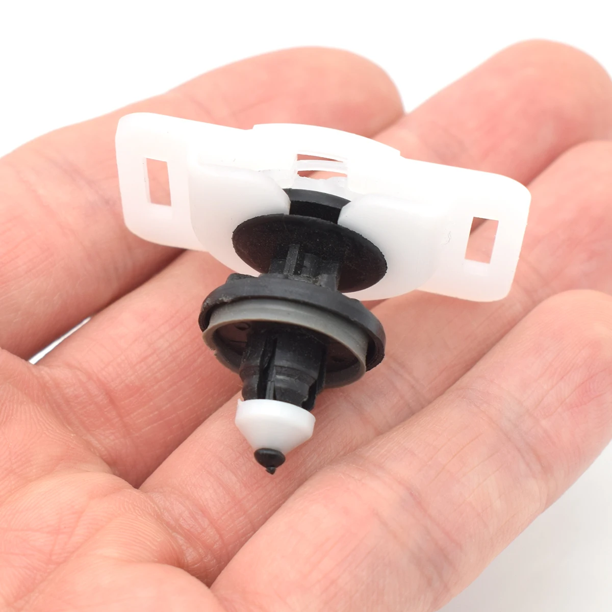 Clips de sujeción de nailon 8 mm para Ford Kuga, C-Max y Focus - imagen 4