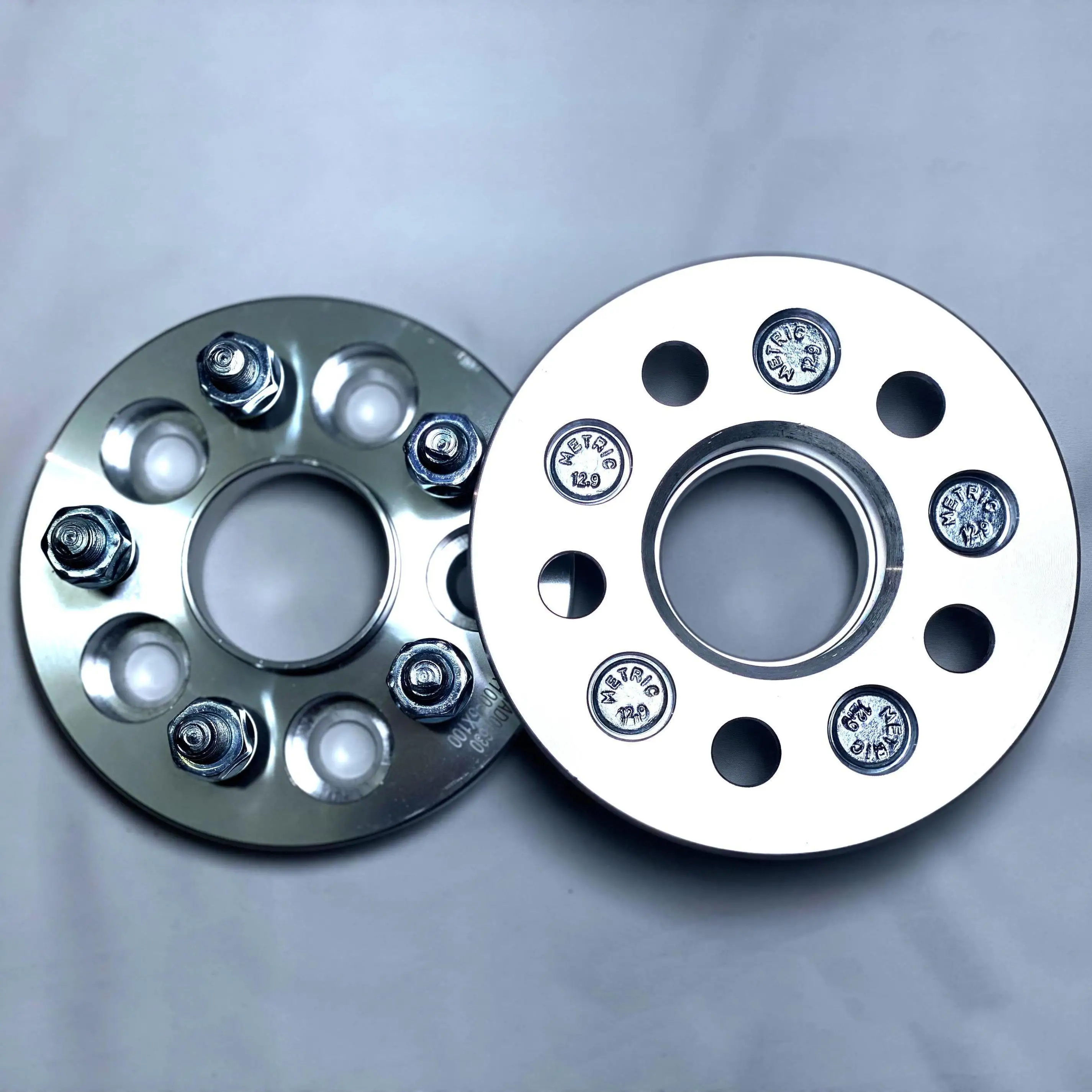 Adaptadores de rueda 20 mm 5x100 CB 57,1 con pernos M12x1,5 - imagen 2