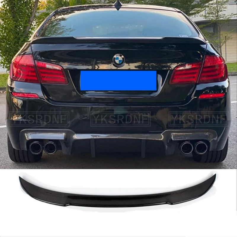 Alerón trasero de fibra de carbono forjado instalado en BMW serie 5