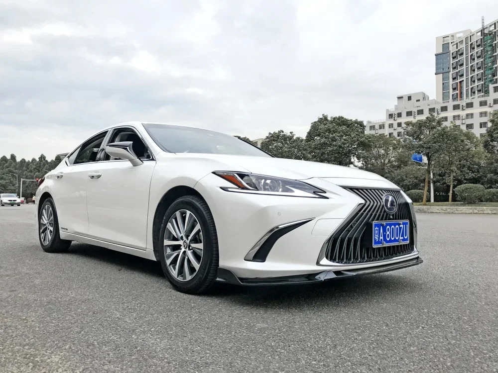 Para Lexus ES 2018 año parachoques delantero de coche kit de carrocería modificación de labio en alerón de parachoques barbilla negra brillante marca de agua de barbilla - imagen 3