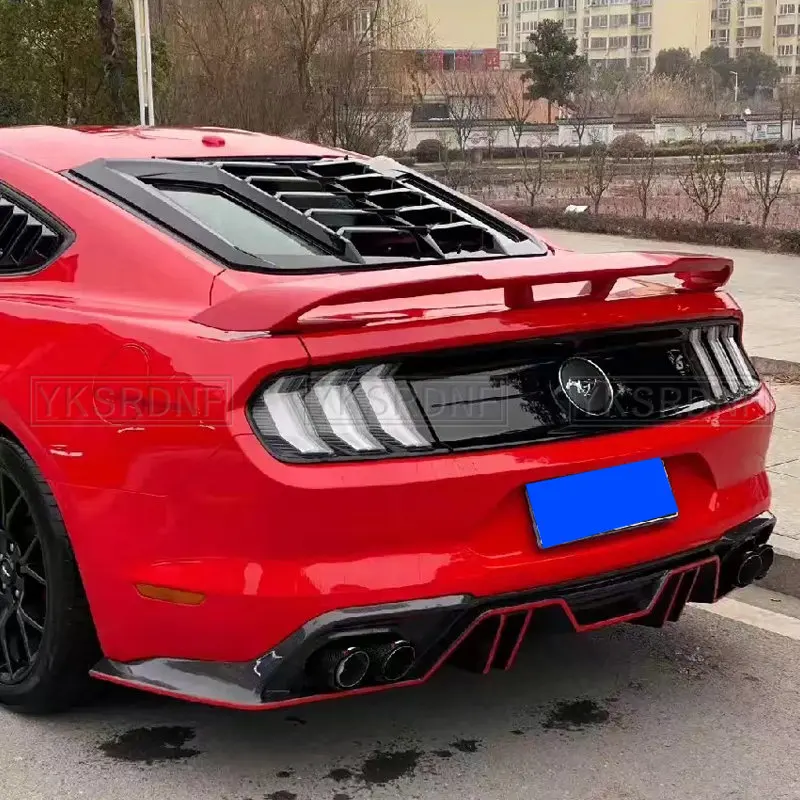 Detalle del diseño del alerón trasero para Mustang