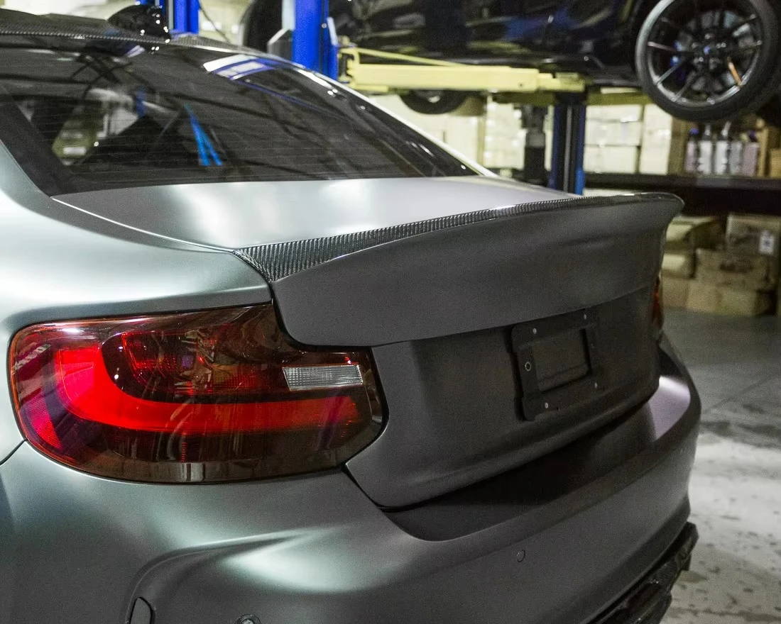 Portón trasero de fibra de carbono estilo CLS para BMW F22/F87 M2 - imagen 5