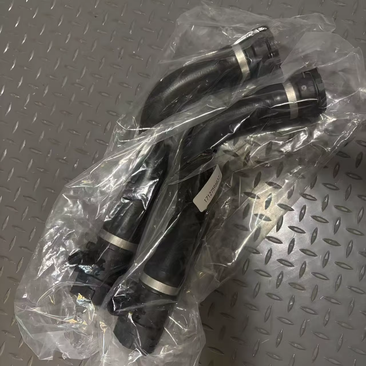 Manguera superior de radiador BMW 17127596837 para F20/F22/F30/F32