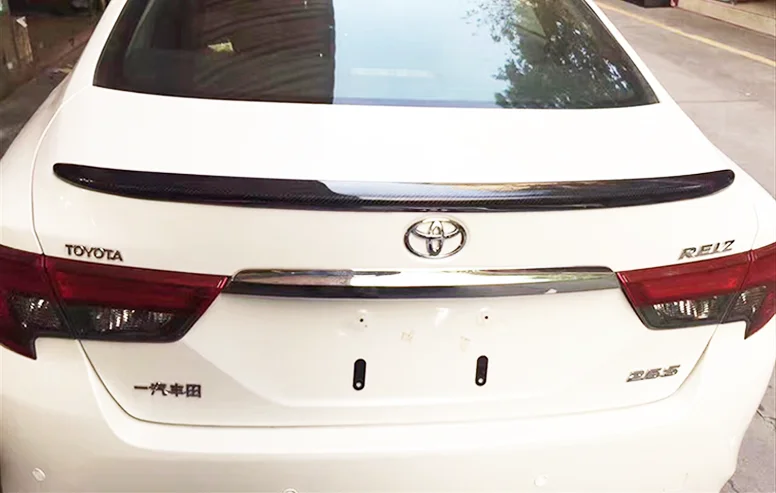Alerón trasero Toyota Reiz Mark X fibra carbono vista lateral
