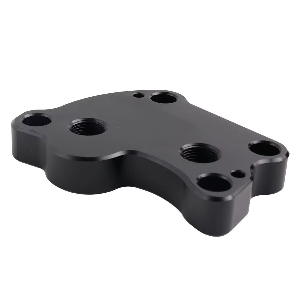 Detalle del adaptador de aluminio anodizado