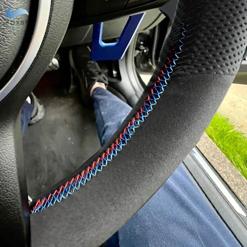 Cubrrvolante BMW M Sport Alcantara con costuras rojas y azules – E90 E92 E93 - imagen 5