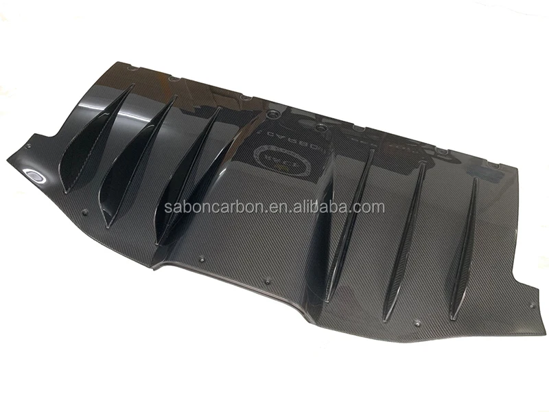 Difusor trasero en fibra de carbono con acabado brillante