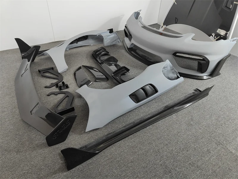 Difusor trasero y alerón del kit GT4RS