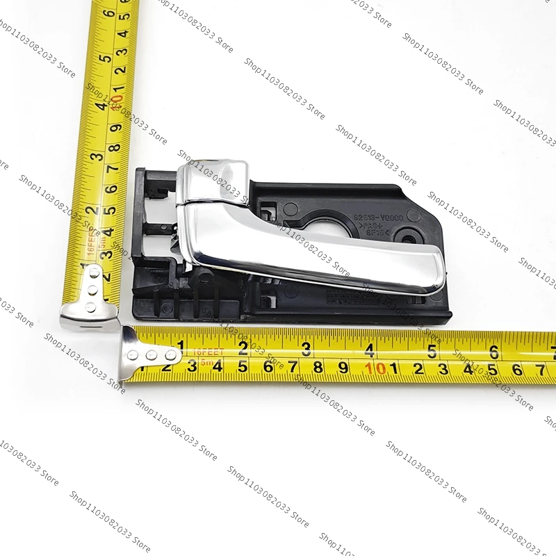 Tirador puerta interior delantero KIA Carnival VQ – Ref. 826104-D010 - imagen 2