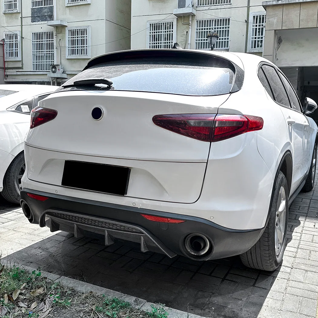 Detalle del accesorio de tuning para el parachoques trasero
