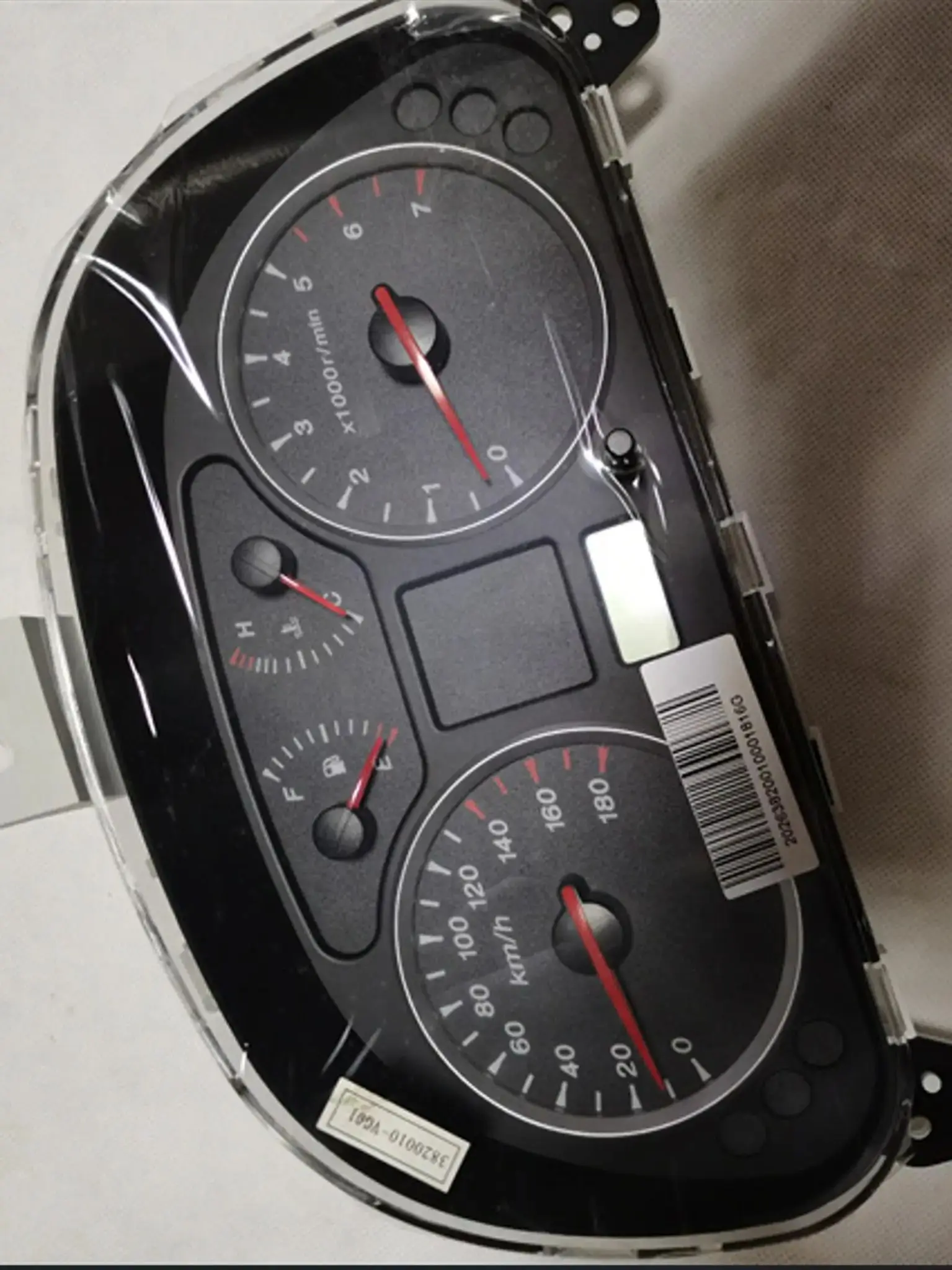 Detalle trasero de conexiones del medidor