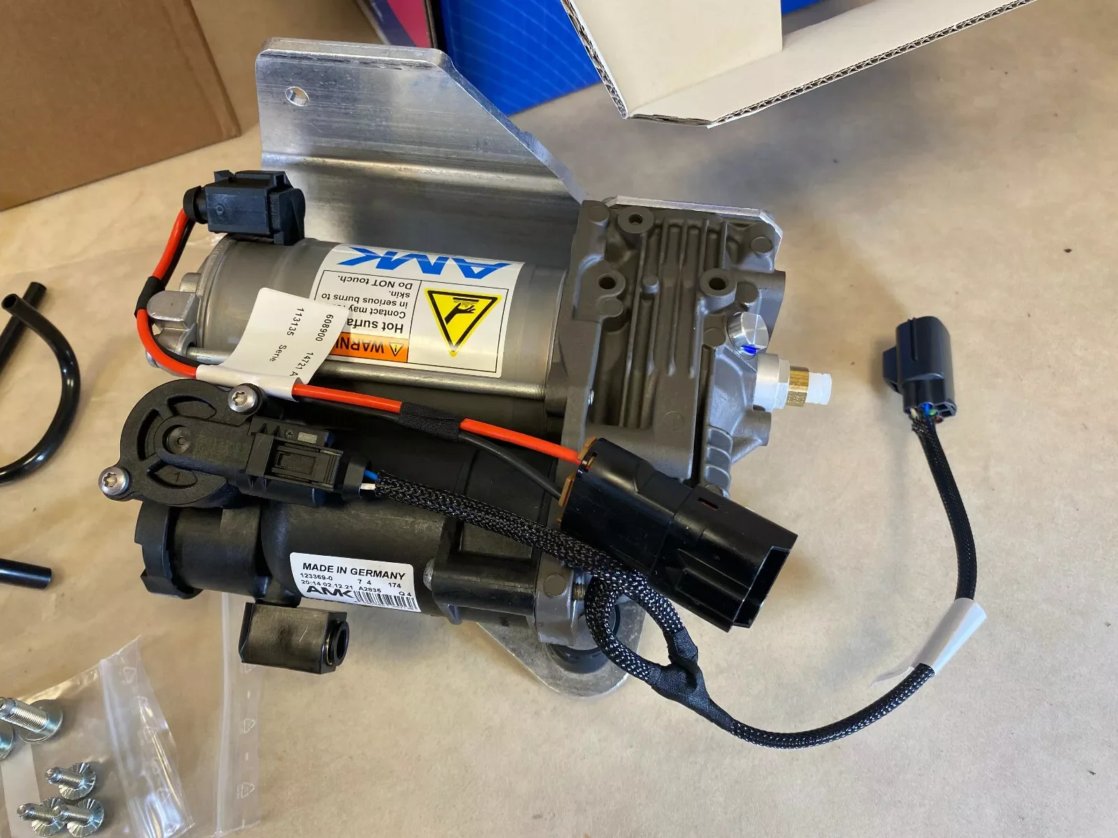 LR078650 AMK bomba compresor suspensión neumática EAS Land Rover LR3 LR4 - imagen 2