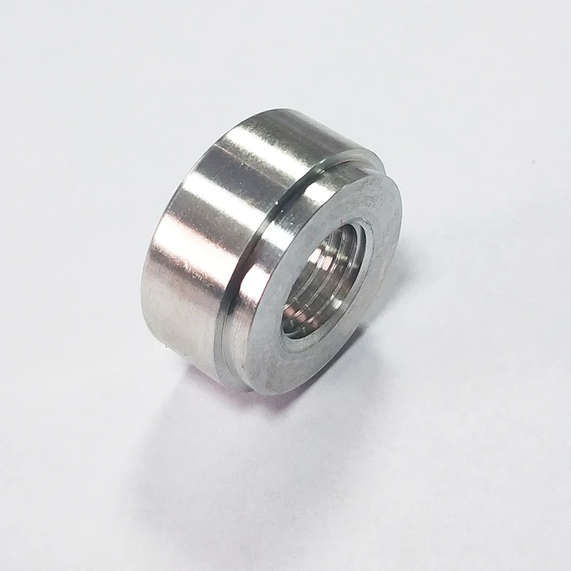 Tuerca de soldadura de aluminio hembra con tapón redondo