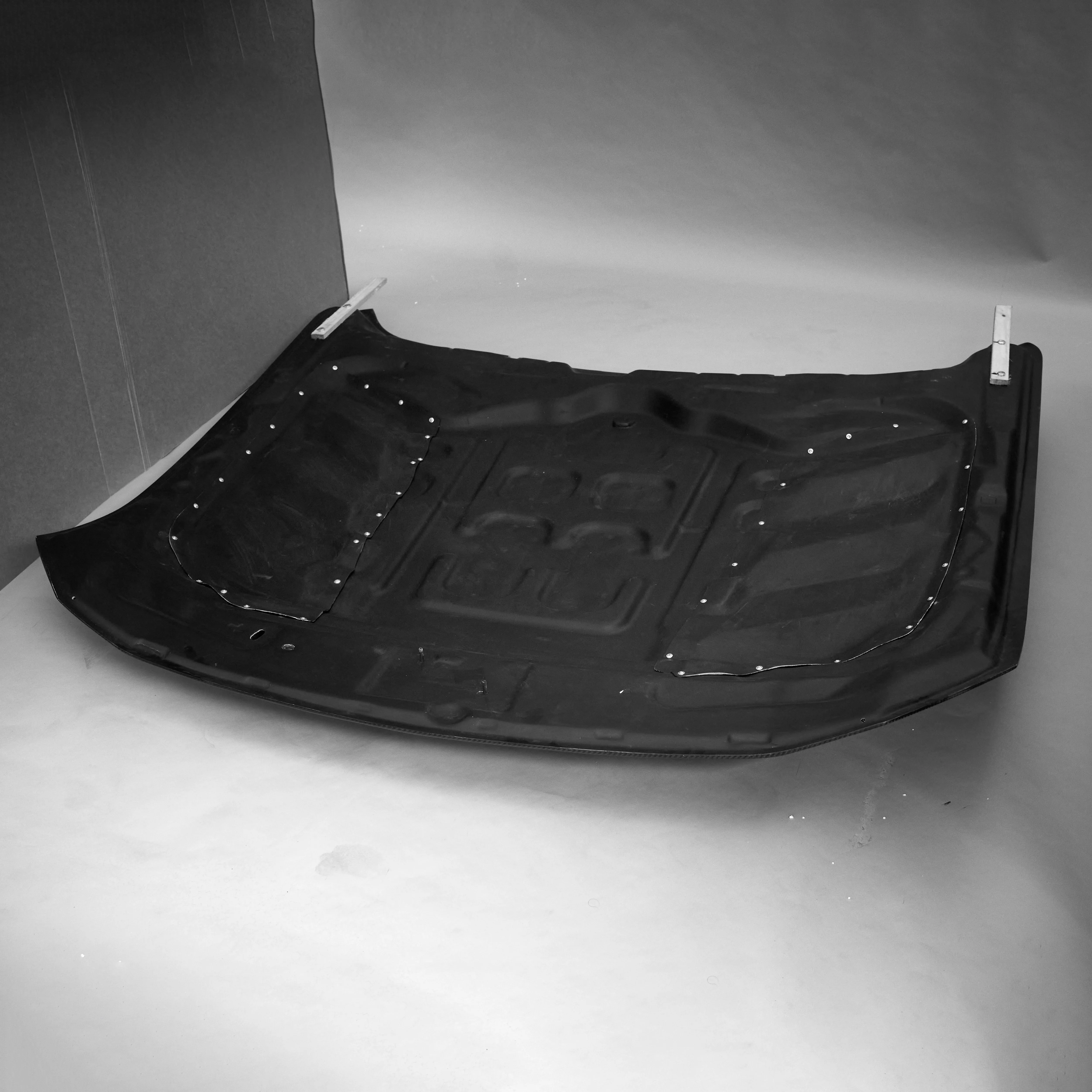 Capó de fibra de carbono ventilado – Ford Mustang 2018-2023 - imagen 2