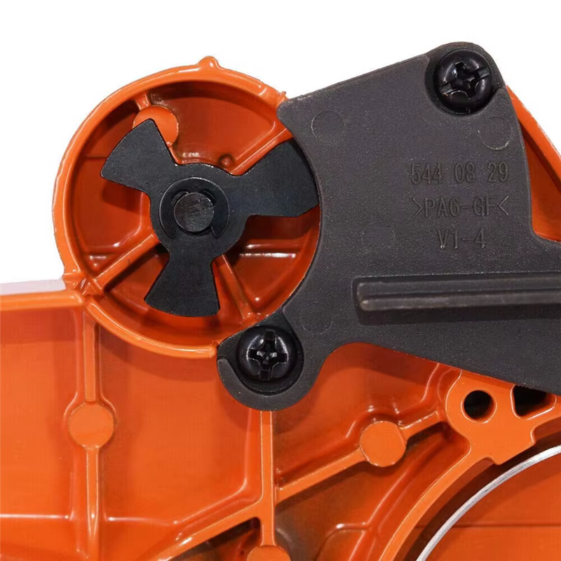 544097902 Tapa lateral embrague y freno cadena – Husqvarna 445/450 - imagen 3