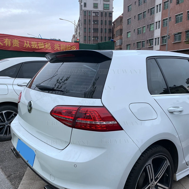 Detalle del diseño del alerón trasero para Volkswagen Golf MK7