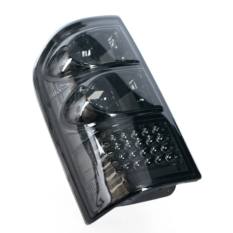 Luz trasera ABS Nissan Patrol Y61 1997-2004 - imagen 4
