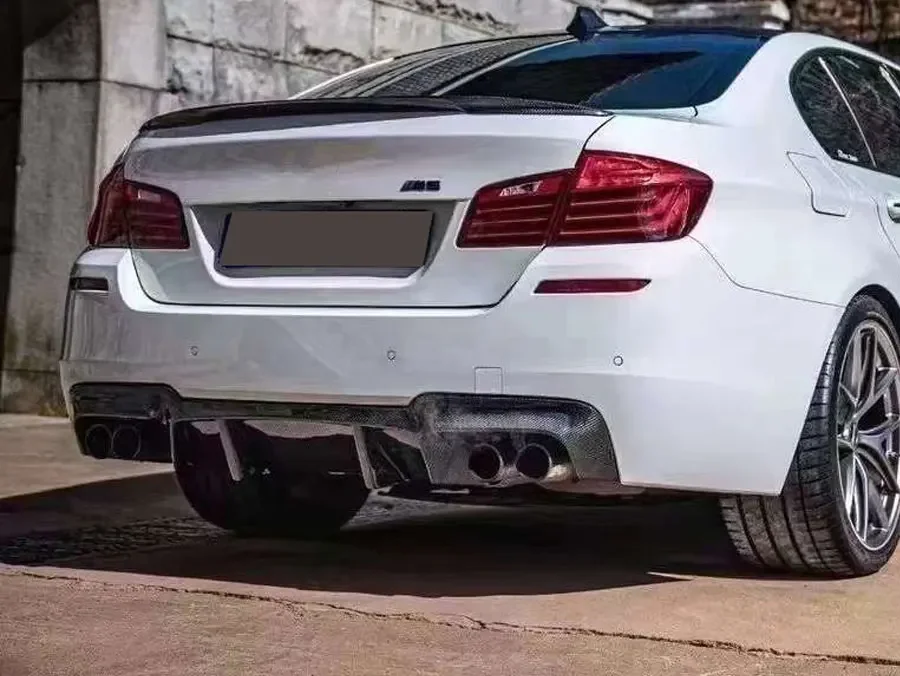 Labio trasero carbono BMW - vista trasera completa