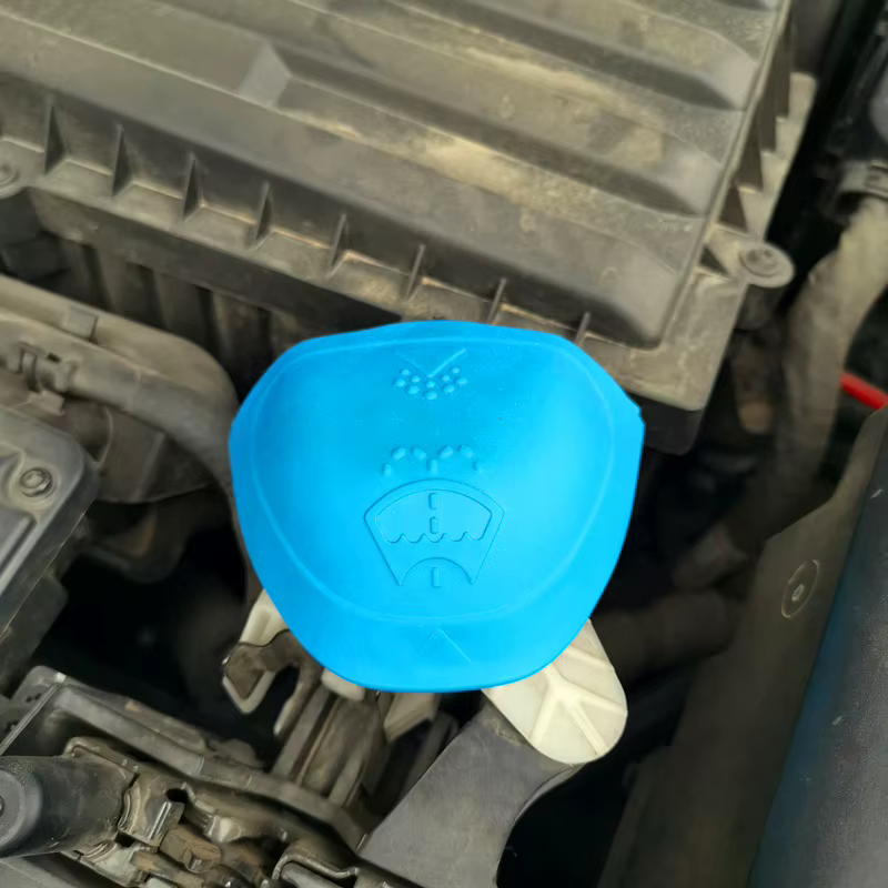 Detalle de la tapa de depósito azul