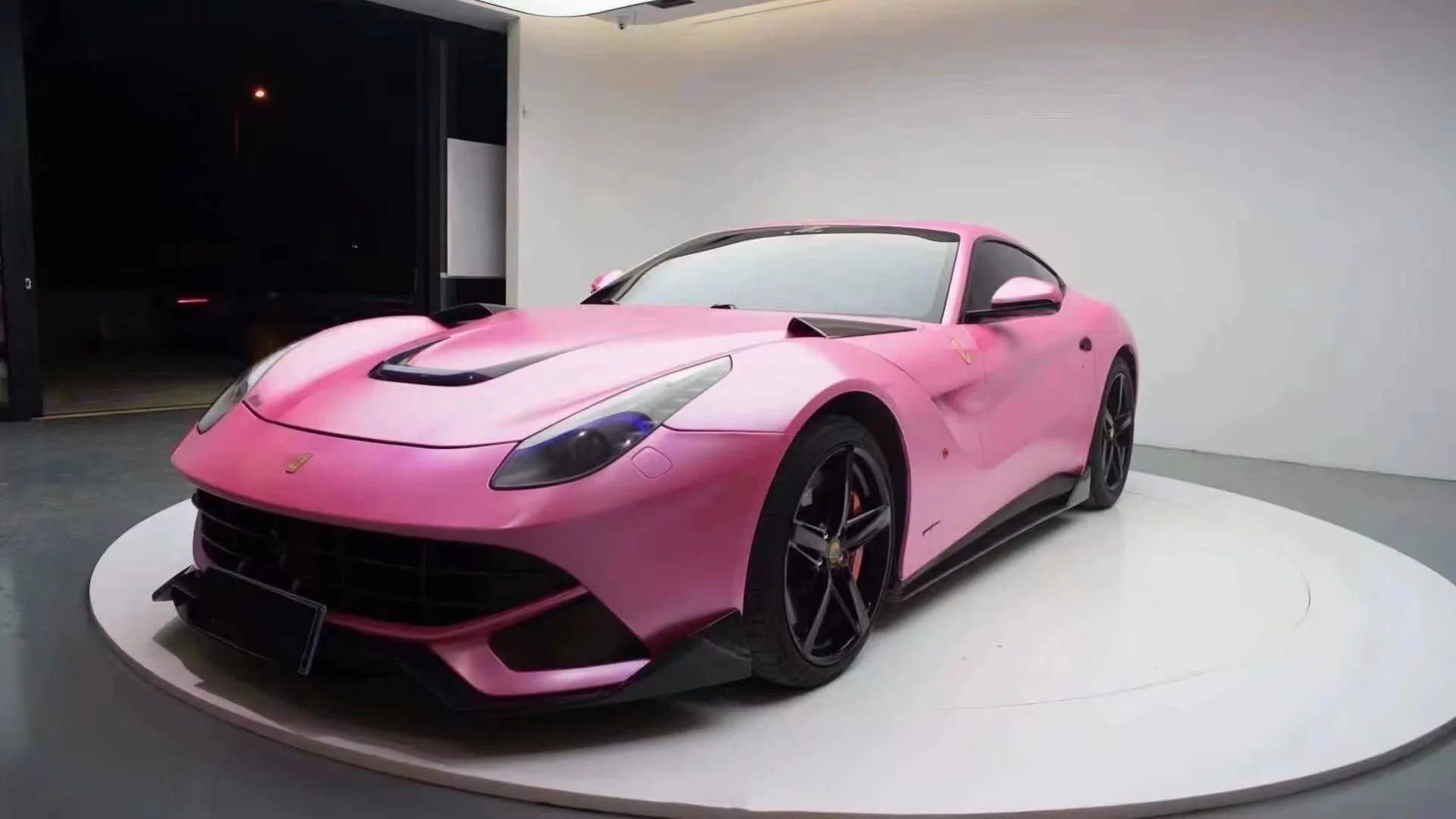 Kit completo DMC para Ferrari F12 - vista del embalaje en caja de madera