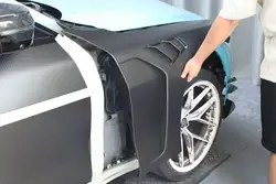 Guardabarros seco fibra carbono BMW M4 G82 con persianas ventilación