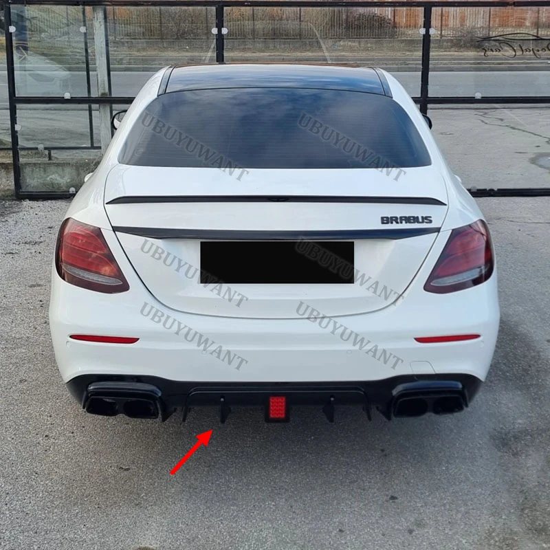 Labio trasero carbono Mercedes - vista trasera completa